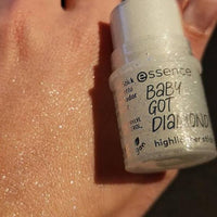 Essence Baby Got Diamond highlighter stick